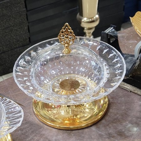 علبة نفضيل كاندي كعك تمرية زجاج مع رجل مذهب وغطاء اكريليك