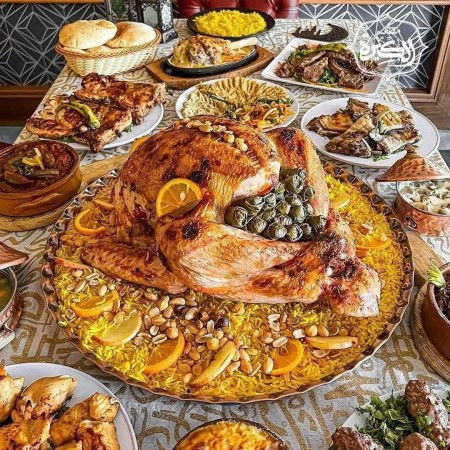 جاط مقلوبة - تقدبم طعام مع غطاء ذهبي 40 سم جاط مقلوبة - تقدبم طعام مع غطاء ذهبي 40 سم