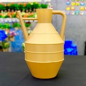 ابريق بلاستيك وضوء