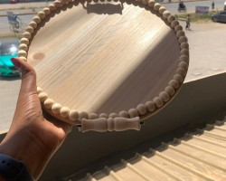 طقم صواني خشب مدور مع حمالات معدن اسود واطار كرات صغيرة لولو قطعتين طقم صواني خشب مدور مع حمالات معدن اسود واطار كرات صغيرة لولو قطعتين