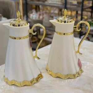 طقم قطعتين دلة ثيرموس قهوة شكل عروسة سادة غطاء رمح و يد تصف قلب و قاعدة ذهبي HL-908  ثيرموس قهوة