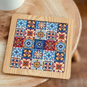 كوستر خشب مربع مزخرف اسلامي كوستر خشب مربع مزخرف اسلامي