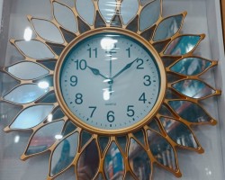 ساعة ارقام اطار مدور شمس ذهبي مع زجاج كريستال اكريلك