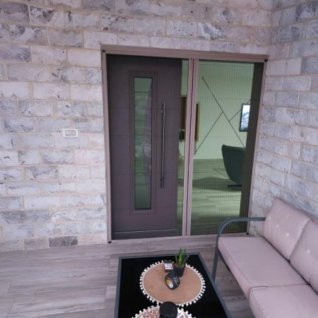 تفصيل ابواب شبك منخل مع حلق لون اسود