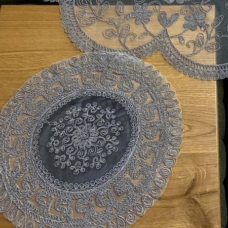 طقم دائري فرزاتشي مع اربع سكملات