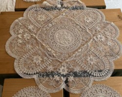 طقم دائري فرزاتشي مع اربع سكملات