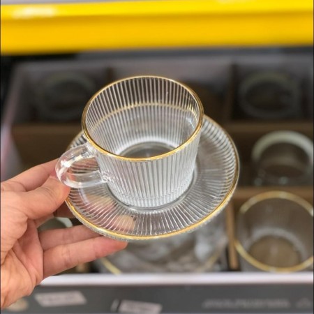 طقم فناجين / كاسات شاي 6 قطع زجاج محزز بيد حز ذهبي مع  6 صحون استكانة