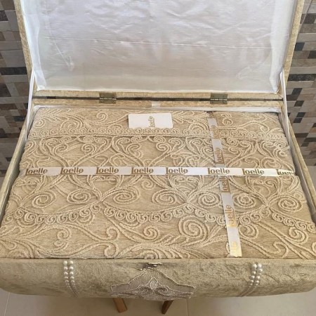  شرشف عرايسي 4 قطع دانتيل Joelle علبة خشبية مخمل