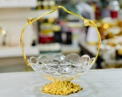 مضيفة معمول / صحن فواكه / مجففات / كاندي صحن اكريليك مدور مع قاعدة و حمالة ذهبي معين في الاعلى وسترص على الحمالة