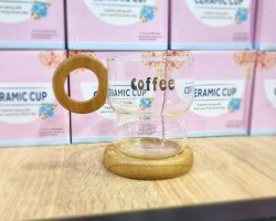 ماج زجاج شفاف بخصر معيد وصحن خشبي