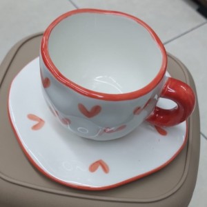 كاسة ماغ بورسلان ابيض مع صحن مرسم قلوب AF74-20 كاسة ماغ بورسلان ابيض مع صحن مرسم قلوب AF74-20