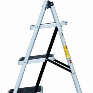 سلم ابيض حديد 3 درجات جلد اسود سلم ابيض حديد 3 درجات جلد اسود