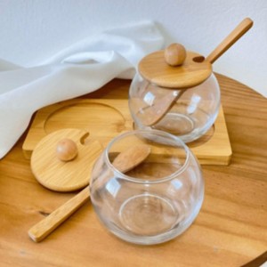 سكرية زجاج مع غطاء بامبو مع معلقة