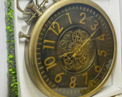 ساعة حائط بلاستيك مدور 60سم مسننات مع ارقام بني مع حمالة تاج