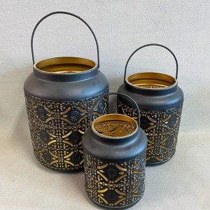 شمعدان اسود ذهبي جيكار 16 سم × 21 سم