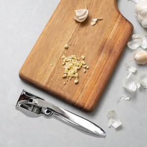 هراسة ثوم + زيتون معدن وسط هراسة ثوم + زيتون معدن وسط