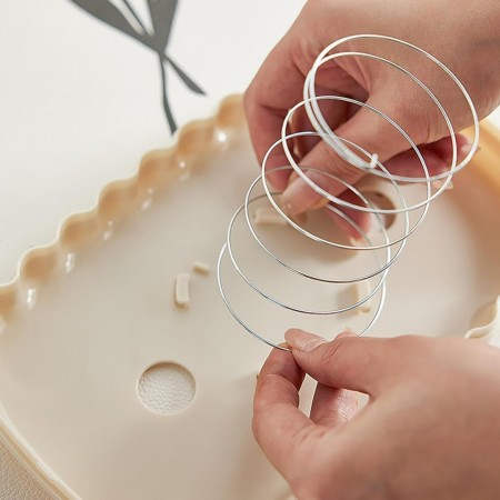 علبة بكيت محارم بلاستيك زنبرك ابيض لولو محزز ستايلش