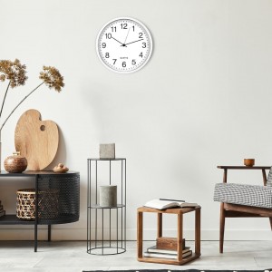 ساعة حائط ابيض دائرية مع ارقام انجليزية كبيرة اسود 50 سم