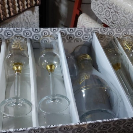 طقم كاسة عصير شراب 6 قطع زجاج مذهب رجل طويل مع ابريق