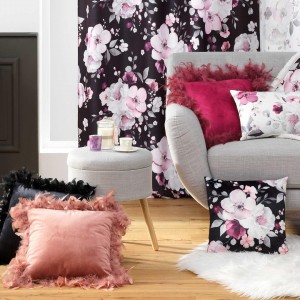 قرنة ديكور مربعة 45 × 45 سم مخمل اطراف ريش