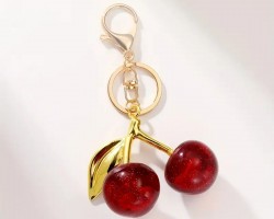   ميدالية شكل كرزتين لون احمر