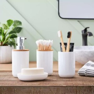 طقم سلة حمام مع فرشاة تنظيف بلاستيك مع خشب بامبو قطعتين طقم سلة حمام مع فرشاة تنظيف بلاستيك مع خشب بامبو قطعتين