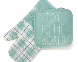 طقم كف ساخن مع مسكة نزالة قماش مربعة كروهات ملون مع كتابة Baking قطعتين طقم كف ساخن مع مسكة نزالة قماش مربعة كروهات ملون مع كتابة Baking قطعتين