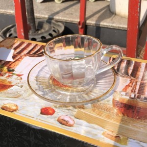 طقم كاسات زجاج بلور مع صحون استكانات حيف مذهب طقم كاسات زجاج بلور مع صحون استكانات حيف مذهب