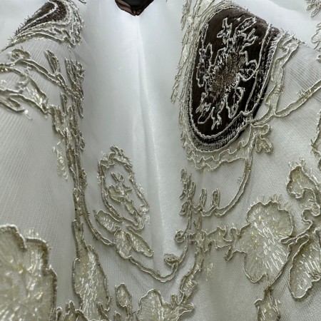 ستائر تتيوس لون بني غامق