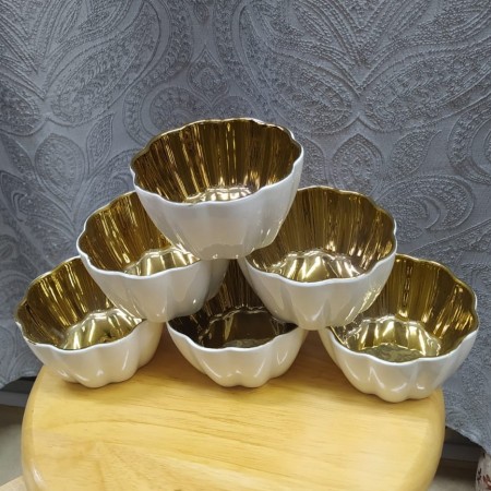 طقم صحون مكسرات 6 قطع بورسلان كريمي محزز شككل وردة وجه ذهبي لميع JC244-5 طقم صحون مكسرات 6 قطع بورسلان كريمي محزز شككل وردة وجه ذهبي لميع JC244-5