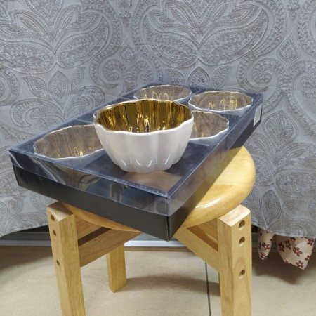 طقم صحون مكسرات 6 قطع بورسلان كريمي محزز شككل وردة وجه ذهبي لميع JC244-5 طقم صحون مكسرات 6 قطع بورسلان كريمي محزز شككل وردة وجه ذهبي لميع JC244-5