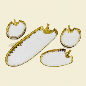 طقم صحون بورسلان شكل ورقة شجر لون ابيض حيف ذهبي 7 قطع طقم صحون بورسلان شكل ورقة شجر لون ابيض حيف ذهبي 7 قطع