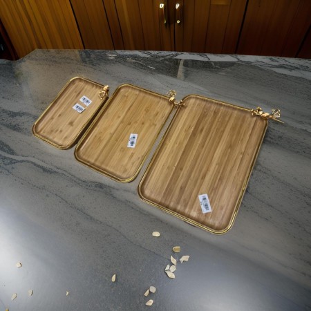 طقم صواني تقديم ضيافة خشب مع عظم لون ذهبي يد وردة 3 قطع