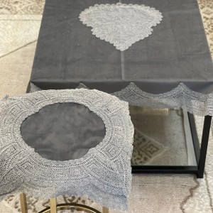 طقم شراشف طاولة وسط فرزاتشي مع اربع سكملات طقم شراشف طاولة وسط فرزاتشي مع اربع سكملات