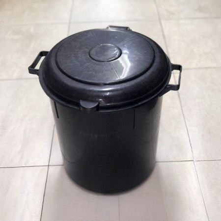 سطل مهملات بلاستيك اسود كبير مع غطا 60-70 لتر