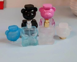 عطر اطفال ازرق / زهري شكل دب