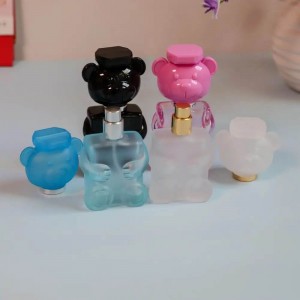 عطر اطفال ازرق / زهري شكل دب