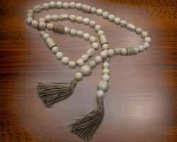 مسبحة ديكور خرز مكرميه بيج طول 1.5 متر مزخرف كبير مسبحة ديكور خرز مكرميه بيج طول 1.5 متر مزخرف كبير