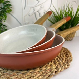 قلاية ثقيل جرانيت يد لون خشبي BAROLY نمرة 24 سم قلاية ثقيل جرانيت يد لون خشبي BAROLY نمرة 24 سم