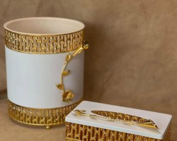 طقم سلة + بكيت محارم ميلامين اسود مزخرف ستيل مذهب وردة نافر ذهبي MJ1423 