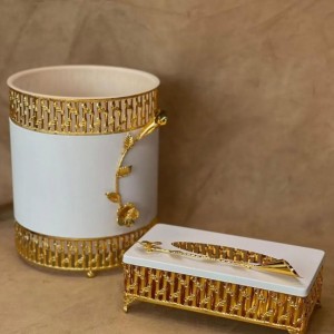 طقم سلة + بكيت محارم ميلامين اسود مزخرف ستيل مذهب وردة نافر ذهبي MJ1423 