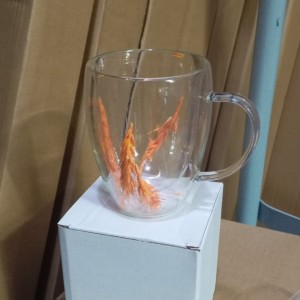 كاسة ماغ دبل جلاس بيد مع ورد مجفف ملون حجم وسط 