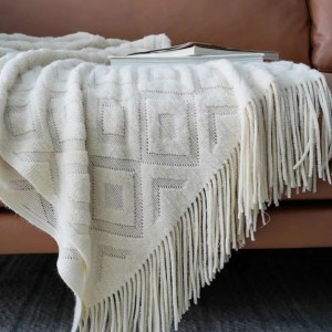 ثرو - شرشف كنب صوف معينات هندي ابيض  140 × 170 سم