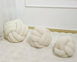 طابة مجدول جدلة مصوف لون افوايت سكري قطر 30 سم AF085-1B طابة مجدول جدلة مصوف لون افوايت سكري قطر 30 سم AF085-1B