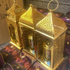 فانوس رمضان مع اضائة ليد بيوتر مذهب