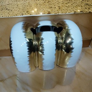 علبة - بكيت محارم ابيض و ذهبي بورسلان ثقيل علبة - بكيت محارم ابيض و ذهبي بورسلان ثقيل