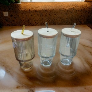 كاسة ماغ شفاف مدور مع خصرغطاء بامبو خشب مع مصاصة كاسة ماغ شفاف مدور مع خصرغطاء بامبو خشب مع مصاصة