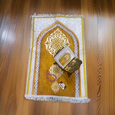 طقم سجادة صلاة مبطن مع قران ومسحبة واذكار بكج طقم سجادة صلاة مبطن مع قران ومسحبة واذكار بكج