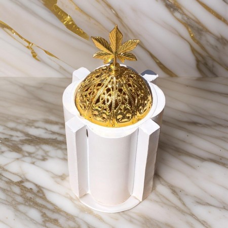 مبخرة جبص ابيض محزز غطاء قبة ذهبي ورقة  8 سم اعمدة