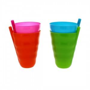كاسات اطفال بلاستيك مع مصاصة كاسات اطفال بلاستيك مع مصاصة